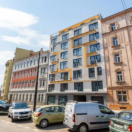 Center Penthouse: Modern One-bedroom With Free Parking Prague