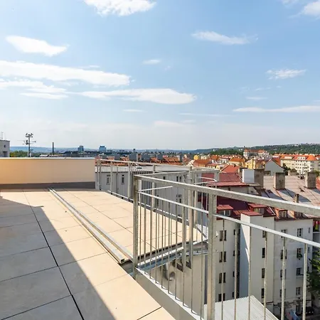 Center Penthouse: Modern One-bedroom With Free Parking Apartment *